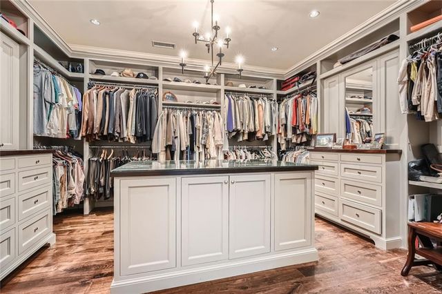 2440 Peachtree NW Road 9, Atlanta, GA 30305