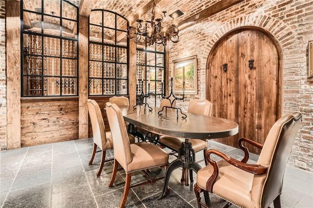 2440 Peachtree NW Road 9, Atlanta, GA 30305