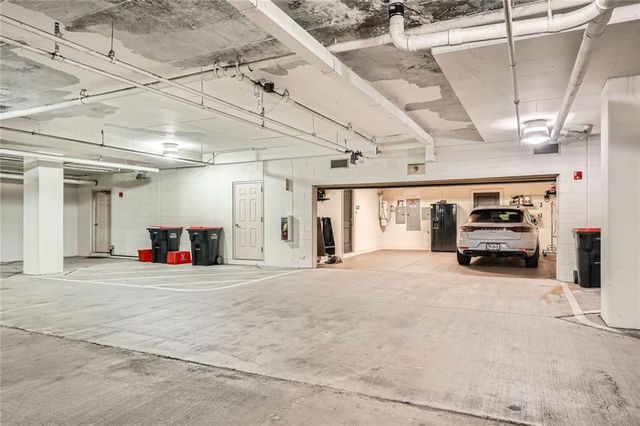 2440 Peachtree NW Road 9, Atlanta, GA 30305