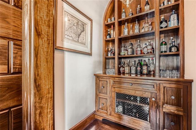 2440 Peachtree NW Road 9, Atlanta, GA 30305