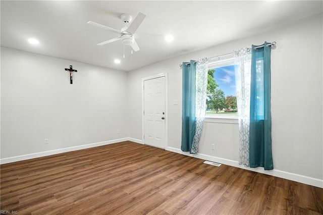 2216 Berkley AVE, Chesapeake, VA 23324