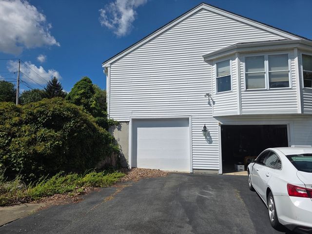 92 Rosemary Rd, North Attleboro, MA 02760