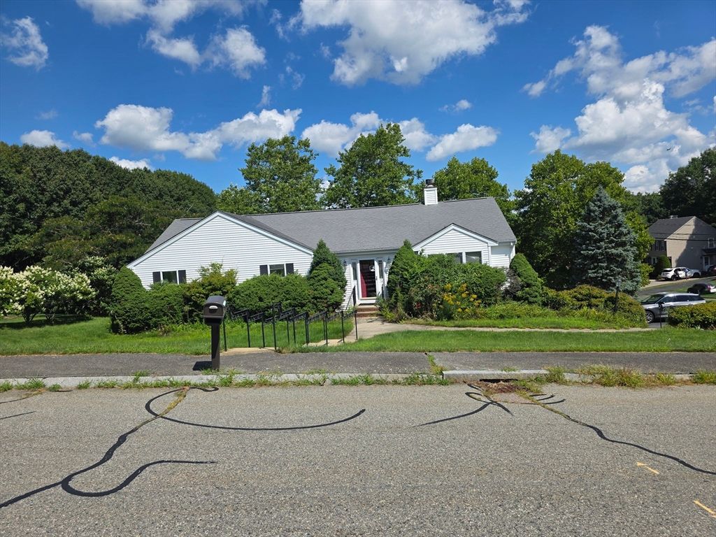 92 Rosemary Rd, North Attleboro, MA 02760