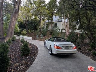 943 Moraga Drive, Los Angeles, CA 90049