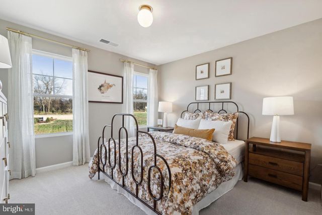 17 UPLAND RD, Charles Town, WV 25414