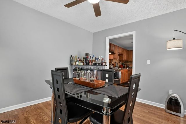 51 Woodmere Dr, Sayreville Boro, NJ 08859
