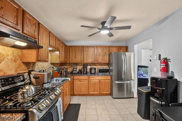 51 Woodmere Dr, Sayreville Boro, NJ 08859