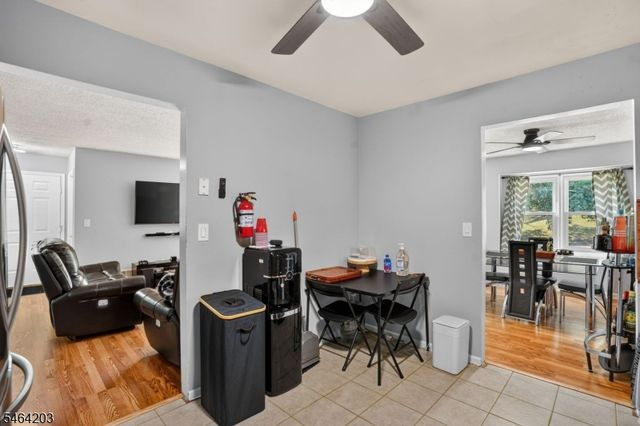 51 Woodmere Dr, Sayreville Boro, NJ 08859