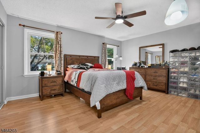 51 Woodmere Dr, Sayreville Boro, NJ 08859