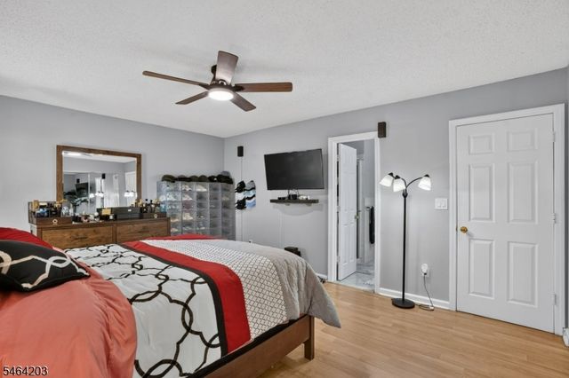 51 Woodmere Dr, Sayreville Boro, NJ 08859