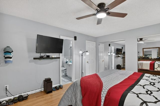 51 Woodmere Dr, Sayreville Boro, NJ 08859