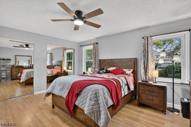 51 Woodmere Dr, Sayreville Boro, NJ 08859