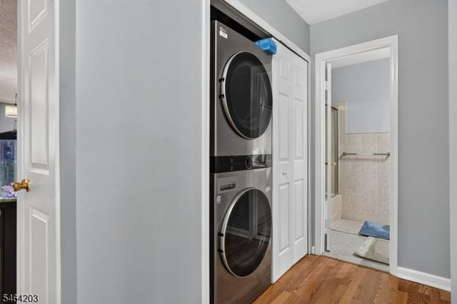 51 Woodmere Dr, Sayreville Boro, NJ 08859