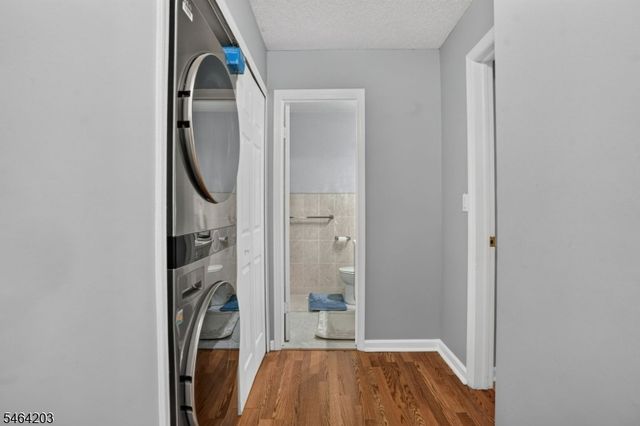 51 Woodmere Dr, Sayreville Boro, NJ 08859