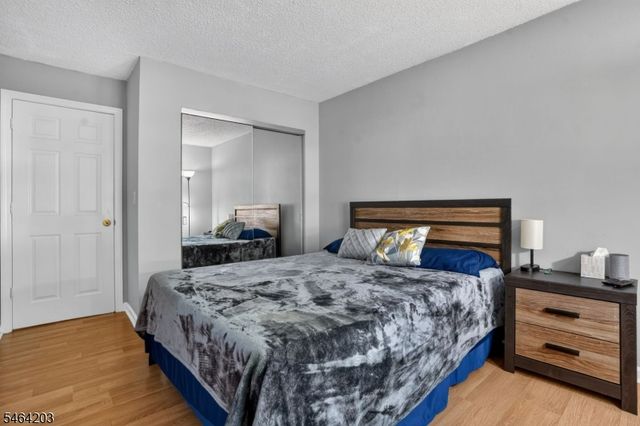 51 Woodmere Dr, Sayreville Boro, NJ 08859