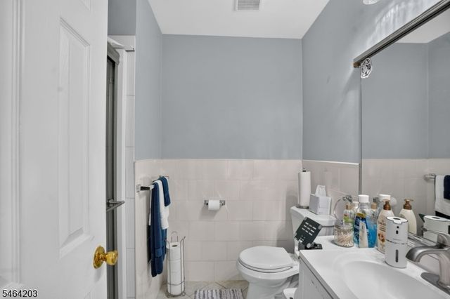 51 Woodmere Dr, Sayreville Boro, NJ 08859