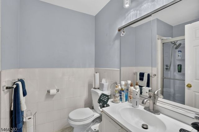 51 Woodmere Dr, Sayreville Boro, NJ 08859