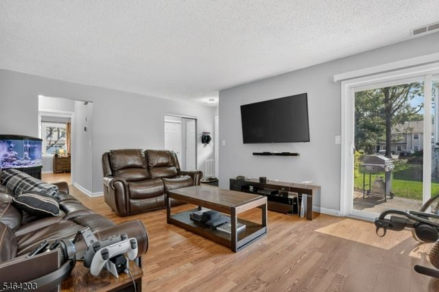 51 Woodmere Dr, Sayreville Boro, NJ 08859