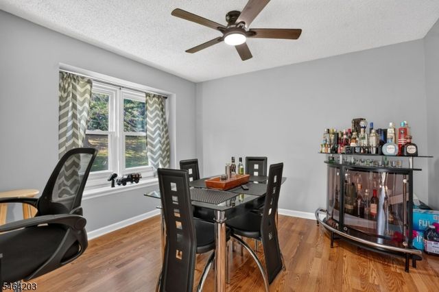 51 Woodmere Dr, Sayreville Boro, NJ 08859