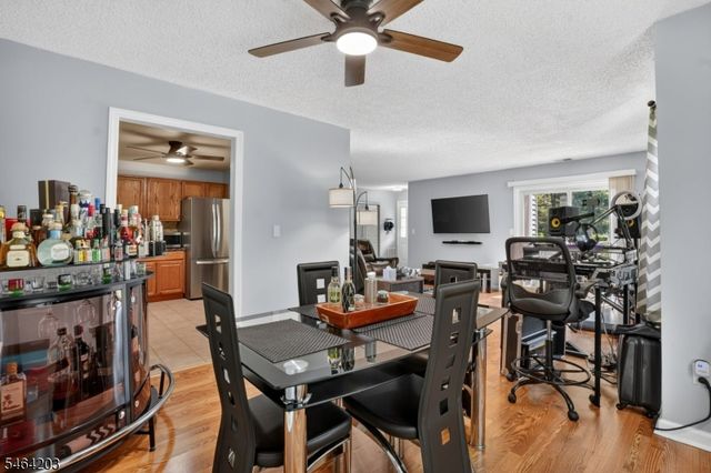 51 Woodmere Dr, Sayreville Boro, NJ 08859