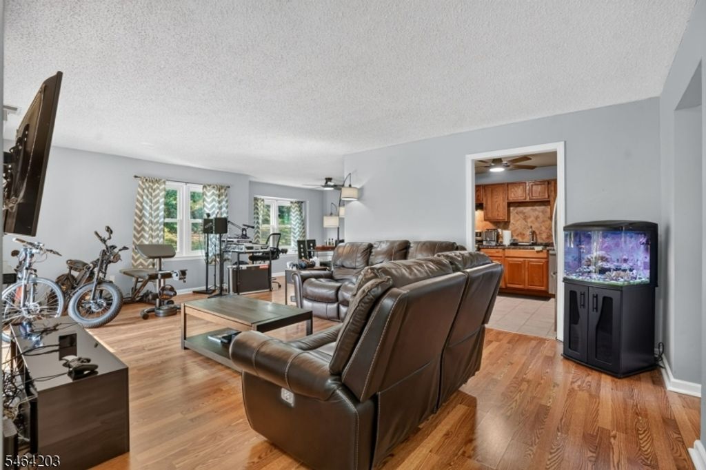 51 Woodmere Dr, Sayreville Boro, NJ 08859 — photo 3