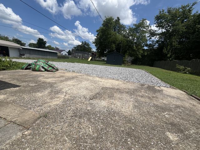 216 Daleview Ave, Gallatin, TN 37066