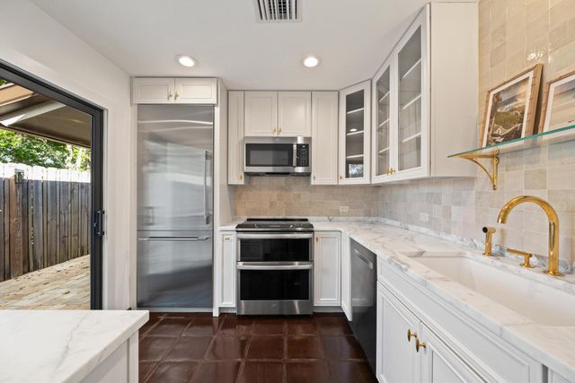 11794 Wimbledon Circle, Wellington, FL 33414