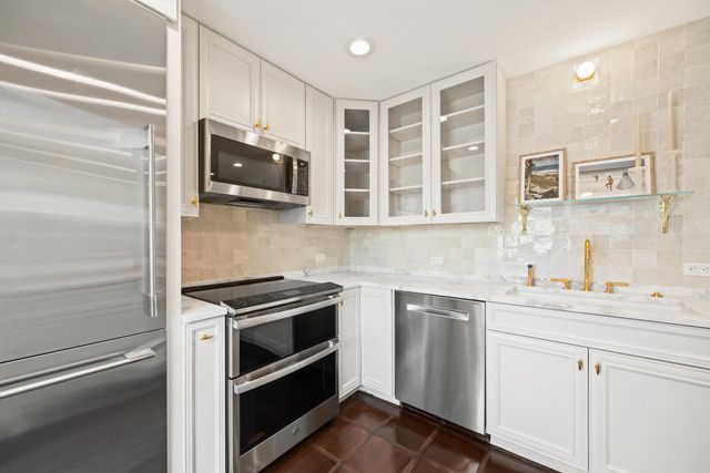 11794 Wimbledon Circle, Wellington, FL 33414