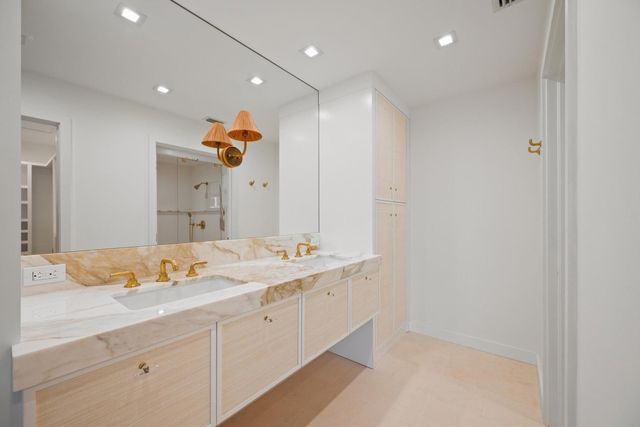 11794 Wimbledon Circle, Wellington, FL 33414