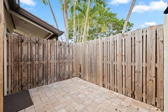 11794 Wimbledon Circle, Wellington, FL 33414