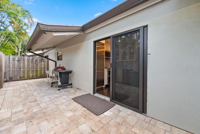 11794 Wimbledon Circle, Wellington, FL 33414