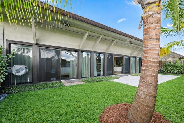 11794 Wimbledon Circle, Wellington, FL 33414