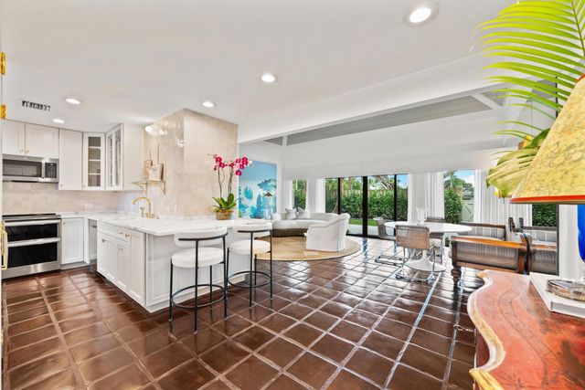 11794 Wimbledon Circle, Wellington, FL 33414