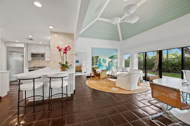 11794 Wimbledon Circle, Wellington, FL 33414