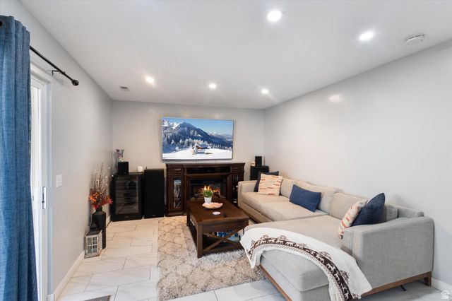 5352 W CASSATT CIR, Kearns, UT 84118