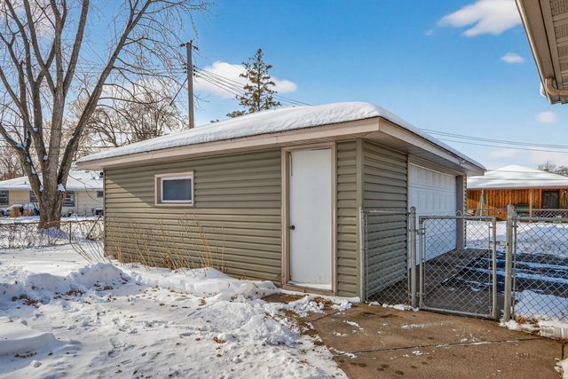 5007 65th Avenue N, Brooklyn Center, MN 55429