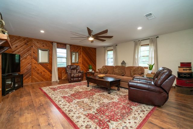 102 Randal Lane, Pittsburg, TX 75686