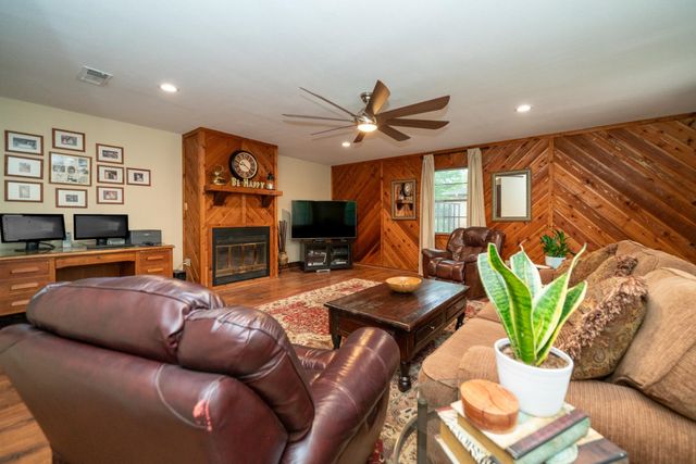 102 Randal Lane, Pittsburg, TX 75686