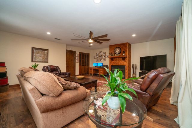 102 Randal Lane, Pittsburg, TX 75686