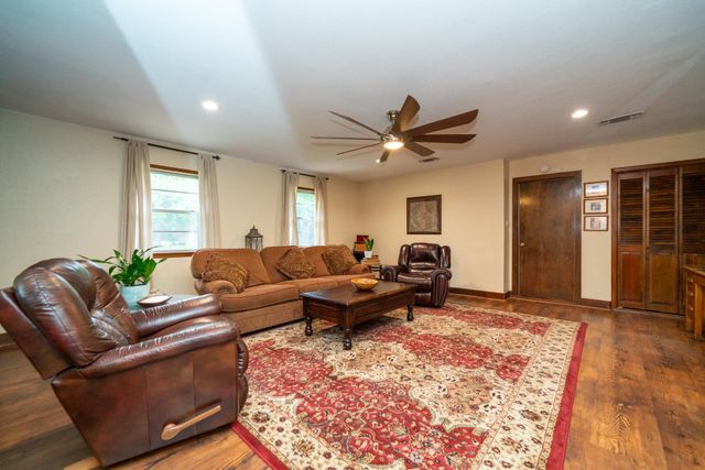 102 Randal Lane, Pittsburg, TX 75686