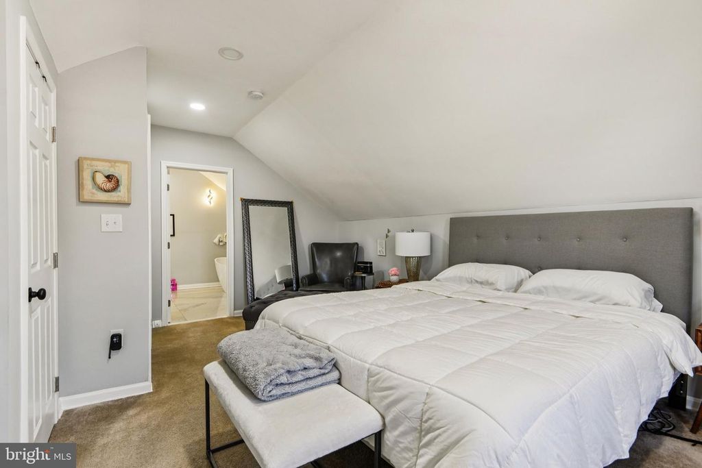Image 20 of property listing at 7004 ARION RD, Baltimore, MD 21234