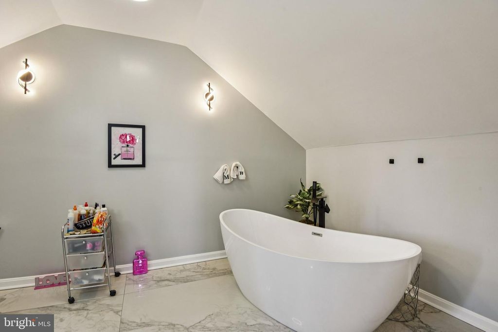 Image 21 of property listing at 7004 ARION RD, Baltimore, MD 21234