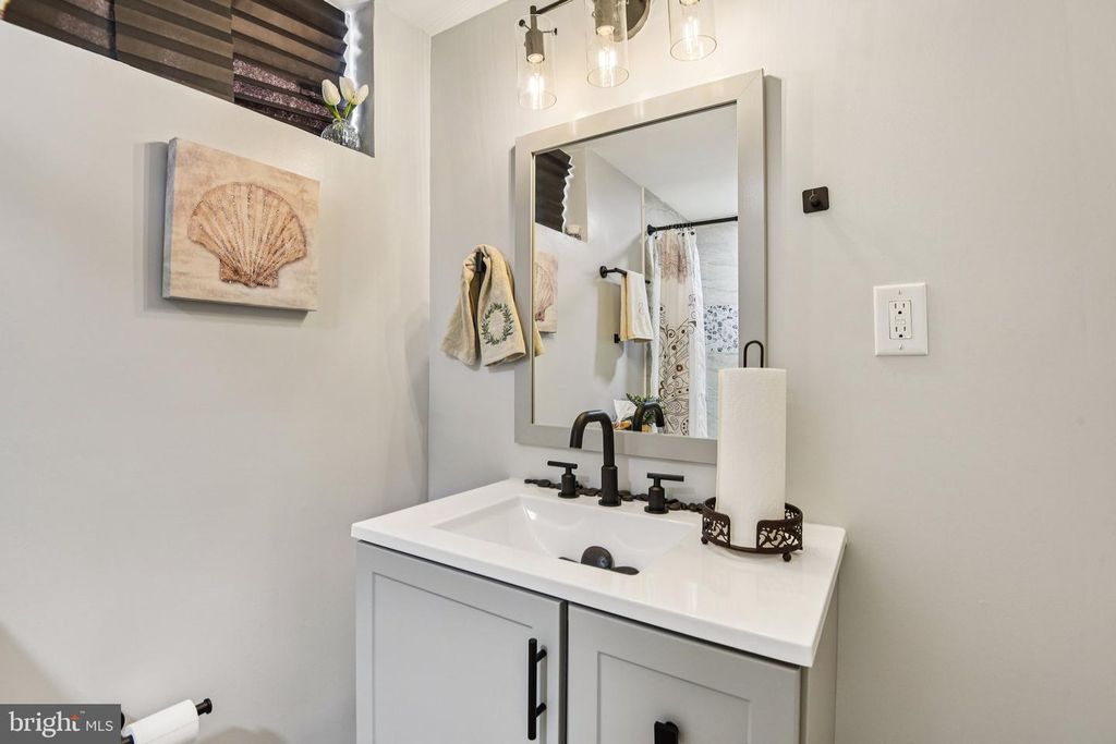 Image 28 of property listing at 7004 ARION RD, Baltimore, MD 21234