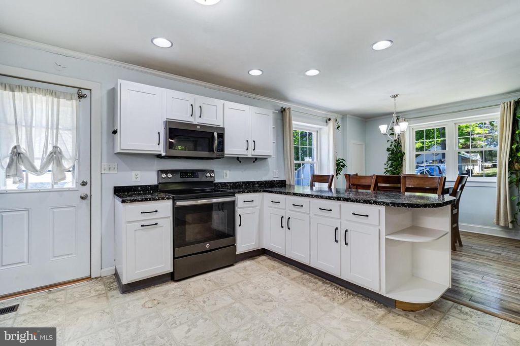 Image 11 of property listing at 1506 DOGWOOD RD, St Leonard, MD 20685