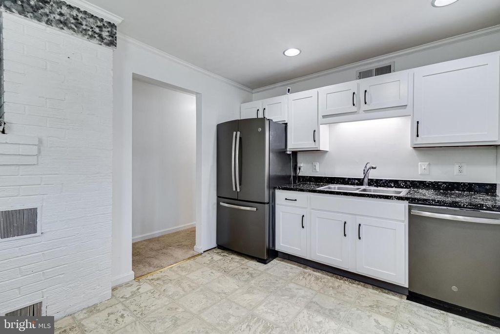Image 13 of property listing at 1506 DOGWOOD RD, St Leonard, MD 20685