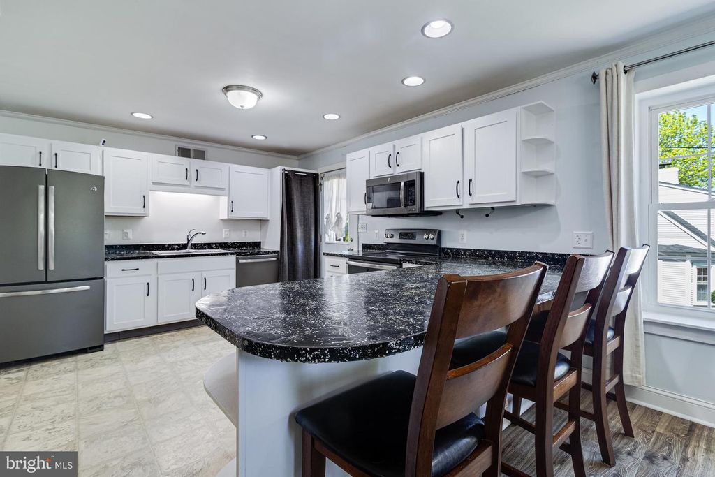 Image 9 of property listing at 1506 DOGWOOD RD, St Leonard, MD 20685