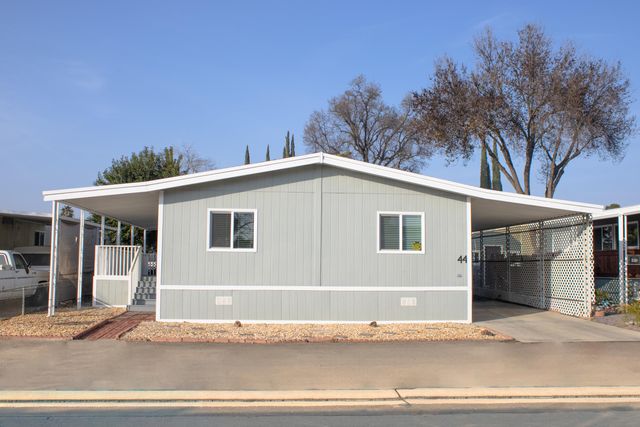 415 N Akers Street, Visalia, CA 93291