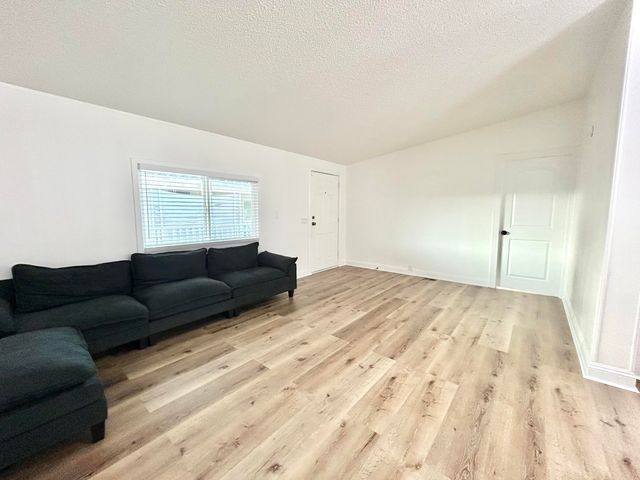 415 N Akers Street, Visalia, CA 93291