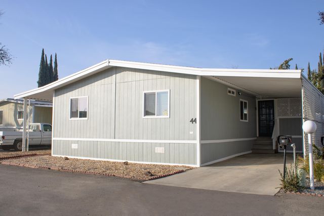 415 N Akers Street, Visalia, CA 93291