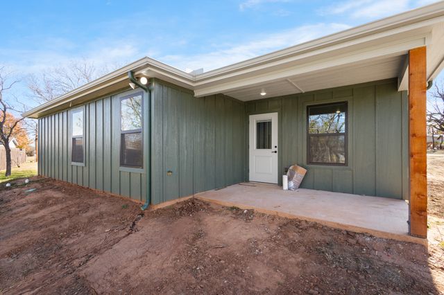 303 E Bois D Arc, Nocona, TX 76255